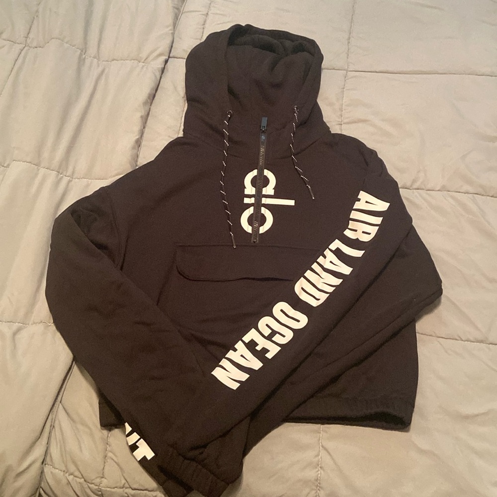 Alo Yoga sweatshirt